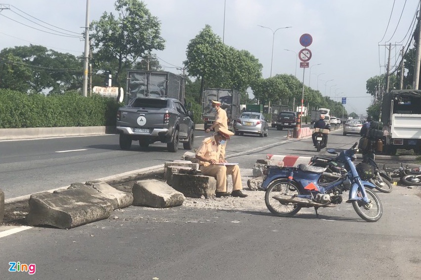 tin tuc tai nan giao thong moi nhat ngay 24 5 2023 xe tai huc vang dai phan cach o tp hcm 2 nguoi nhap vien dspl 1 tin tuc tai nan giao thong moi nhat ngay 24 5 2023 xe tai huc vang dai phan cach o tp hcm 2 nguoi nhap vien dspl 1