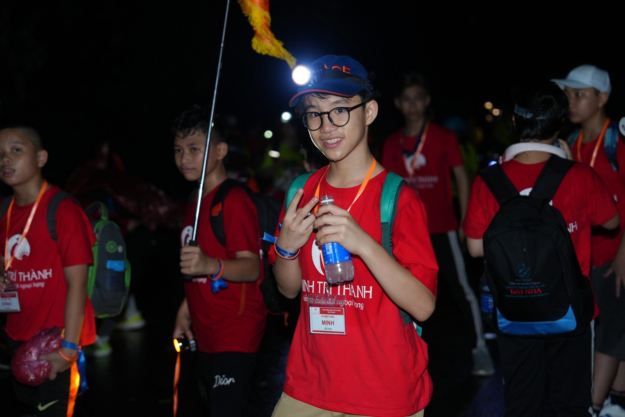 thu vi doan hon 100 em nho xuyen dem leo nui ba vi dspl 1