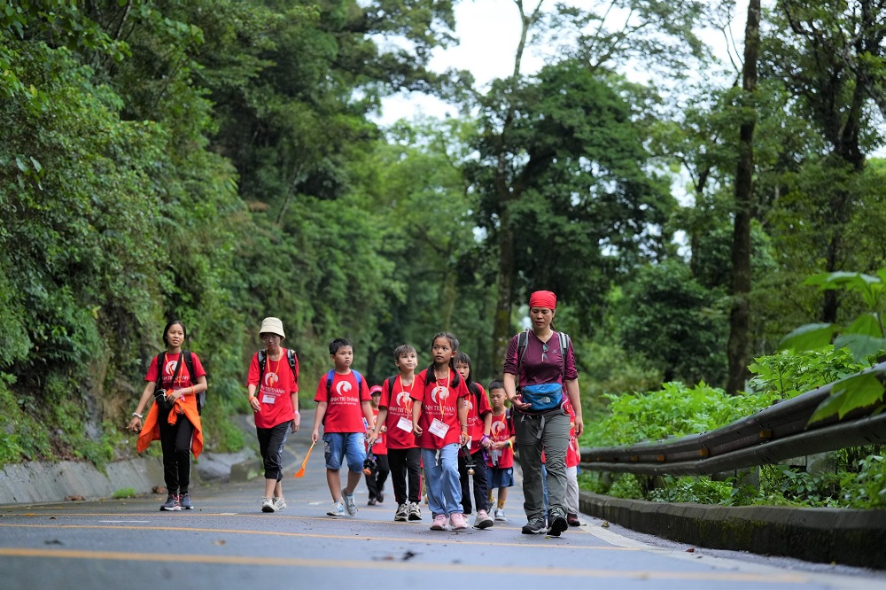 thu vi doan hon 100 em nho xuyen dem leo nui ba vi dspl 3