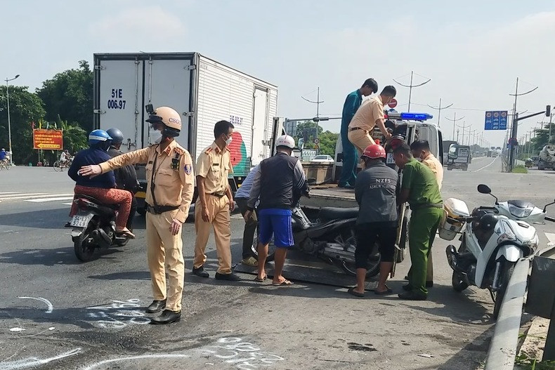 tin tuc tai nan giao thong moi nhat ngay 28 6 2023 xe bon tong loat xe may dung cho den do nhieu nguoi bi thuong dspl 1 tin tuc tai nan giao thong moi nhat ngay 28 6 2023 xe bon tong loat xe may dung cho den do nhieu nguoi bi thuong dspl 1