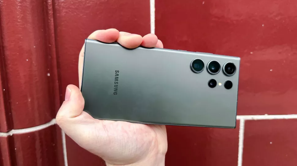 yeu to nao giup iphone 15 pro max danh bai galaxy s23 ultra dspl 1 yeu to nao giup iphone 15 pro max danh bai galaxy s23 ultra dspl 1