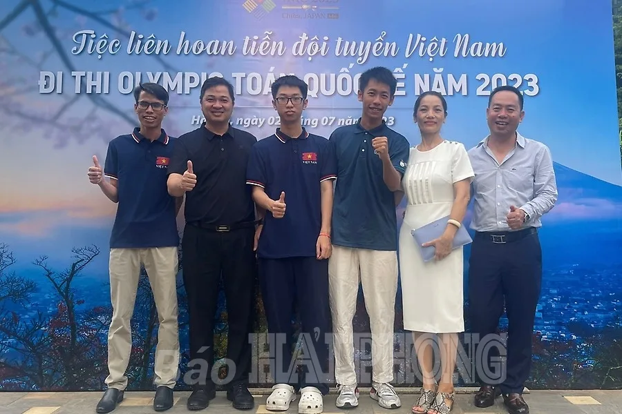 gia dinh co 2 anh em trai deu gianh huy chuong vang olympic toan quoc te dspl 21 gia dinh co 2 anh em trai deu gianh huy chuong vang olympic toan quoc te dspl 21
