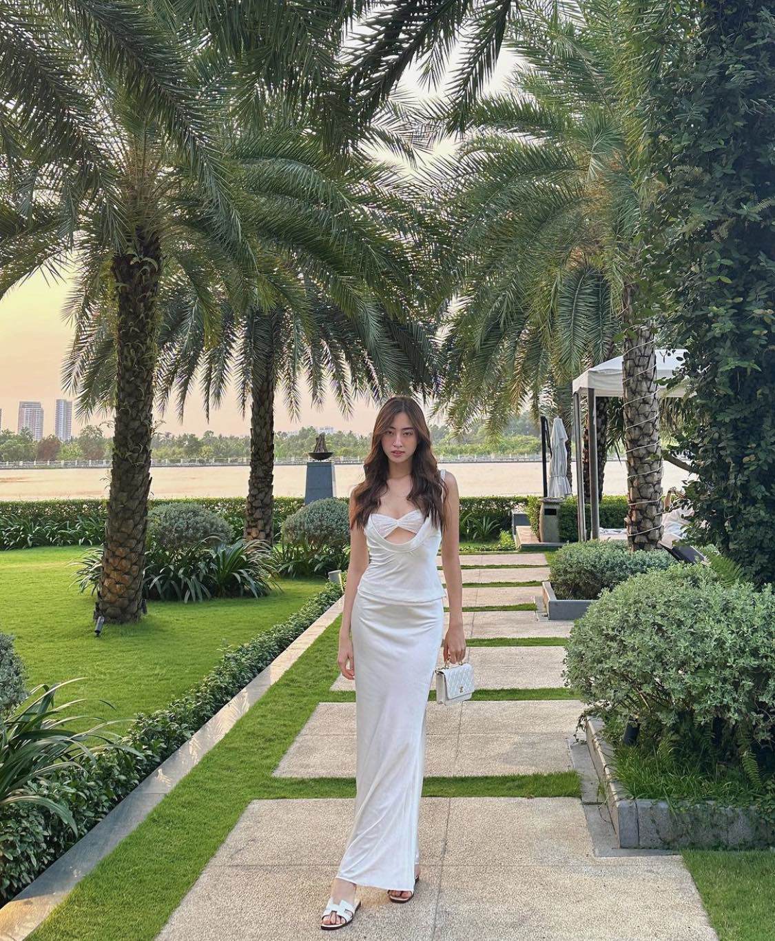 luong thuy linh mac ho man suon quyen ru duoi nang mua he dspl 10 luong thuy linh mac ho man suon quyen ru duoi nang mua he dspl 10