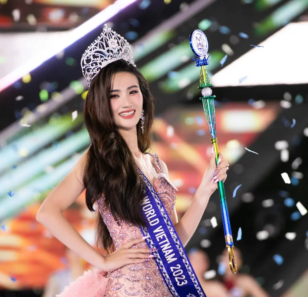 ngoi truong noi hoa hau y nhi dang theo hoc duoc sinh vien truyen tai nhau biet danh la hong lau mong dspl 4 ngoi truong noi hoa hau y nhi dang theo hoc duoc sinh vien truyen tai nhau biet danh la hong lau mong dspl 4