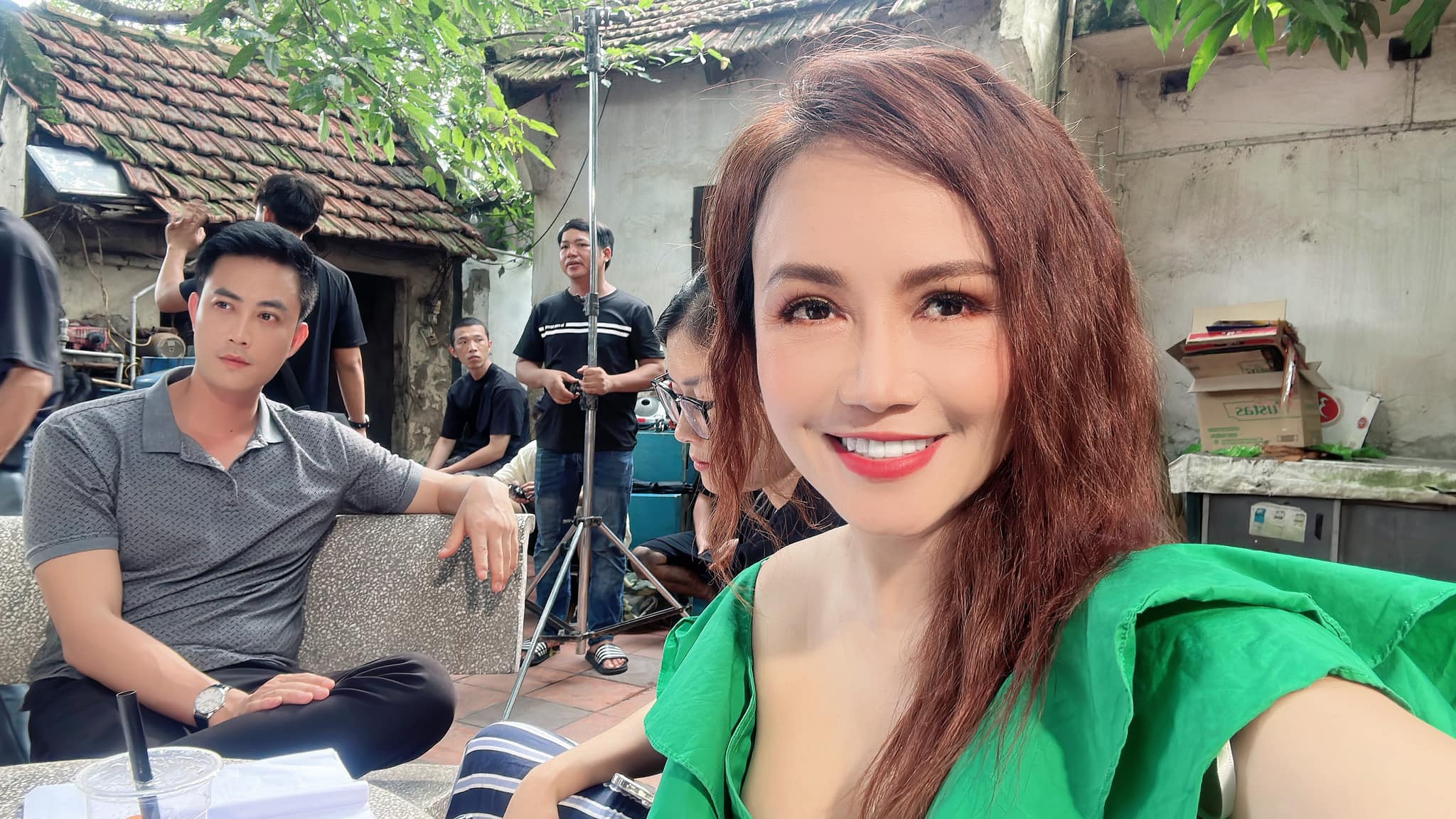 ngam nhan sac xinh dep cua 2 co ban tap hoa cu len phim la khien dan tinh me man dspl 2
