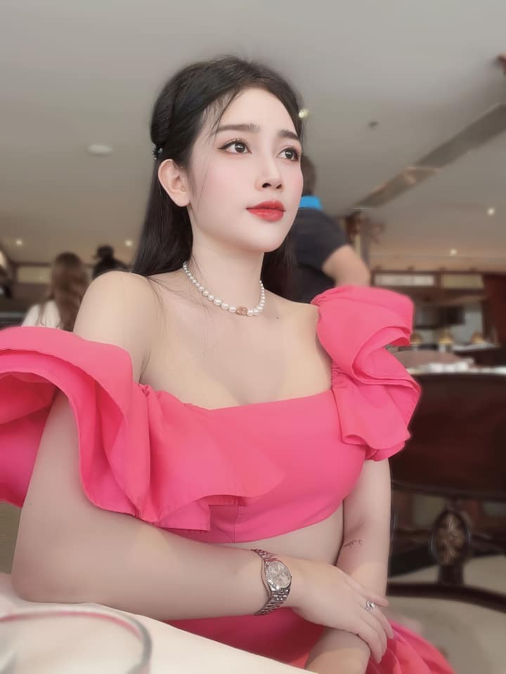 ngam nhan sac xinh dep cua 2 co ban tap hoa cu len phim la khien dan tinh me man dspl 4
