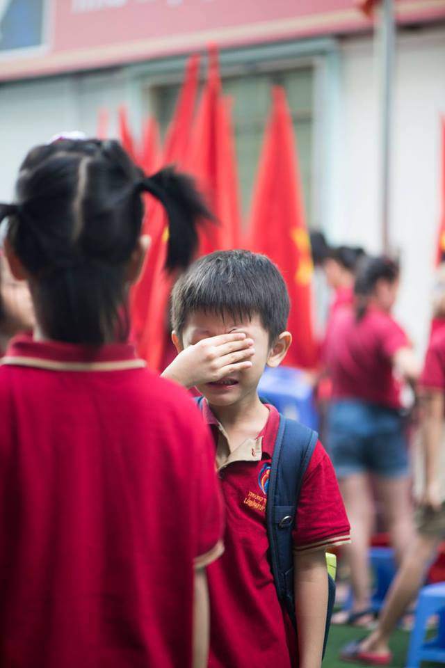 loat bieu cam kho do cua hoc sinh ngay dau di hoc tu nuoc mat nhat nhoa den ngap ngan ngap dai giua san truong dspl 4 loat bieu cam kho do cua hoc sinh ngay dau di hoc tu nuoc mat nhat nhoa den ngap ngan ngap dai giua san truong dspl 4