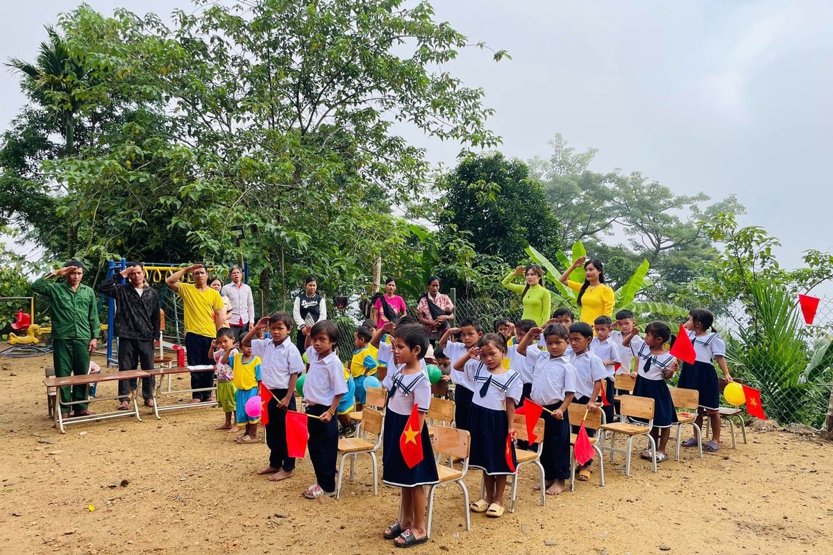 le khai giang o diem truong mien nui quang nam nhung doi mat den lay hao huc chao nam hoc moi dspl 2 le khai giang o diem truong mien nui quang nam nhung doi mat den lay hao huc chao nam hoc moi dspl 2