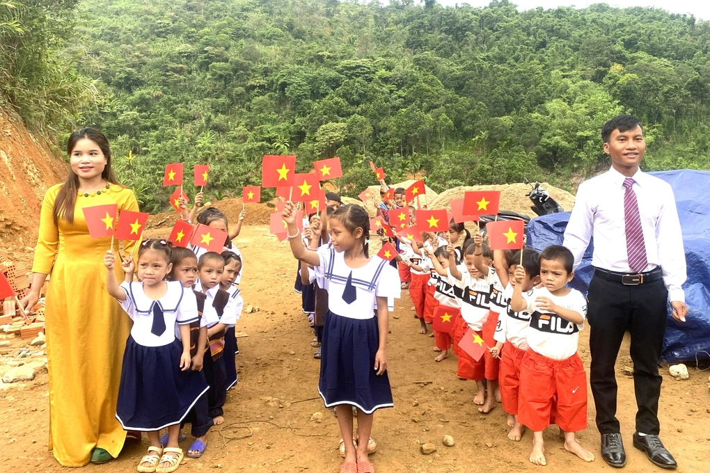 le khai giang o diem truong mien nui quang nam nhung doi mat den lay hao huc chao nam hoc moi dspl 3 le khai giang o diem truong mien nui quang nam nhung doi mat den lay hao huc chao nam hoc moi dspl 3