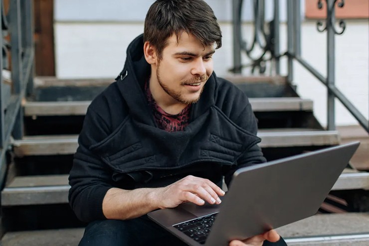 nhieu nguoi dang mang laptop khong dung cach chuyen gia y te ra khuyen cao dspl 1 nhieu nguoi dang mang laptop khong dung cach chuyen gia y te ra khuyen cao dspl 1