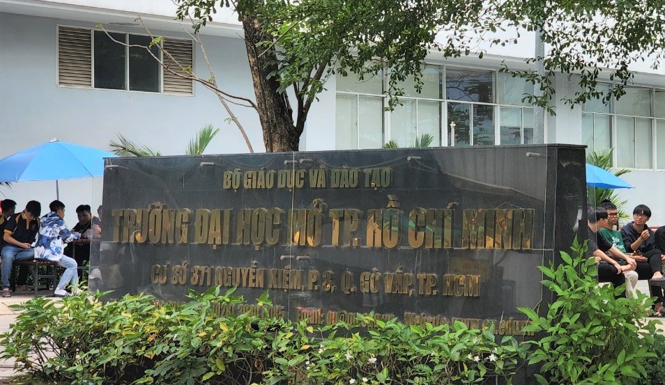 truong dh mo tp hcm bat ngo chuyen cho hoc cach 20 km hieu truong giai thich gi dspl 1 truong dh mo tp hcm bat ngo chuyen cho hoc cach 20 km hieu truong giai thich gi dspl 1