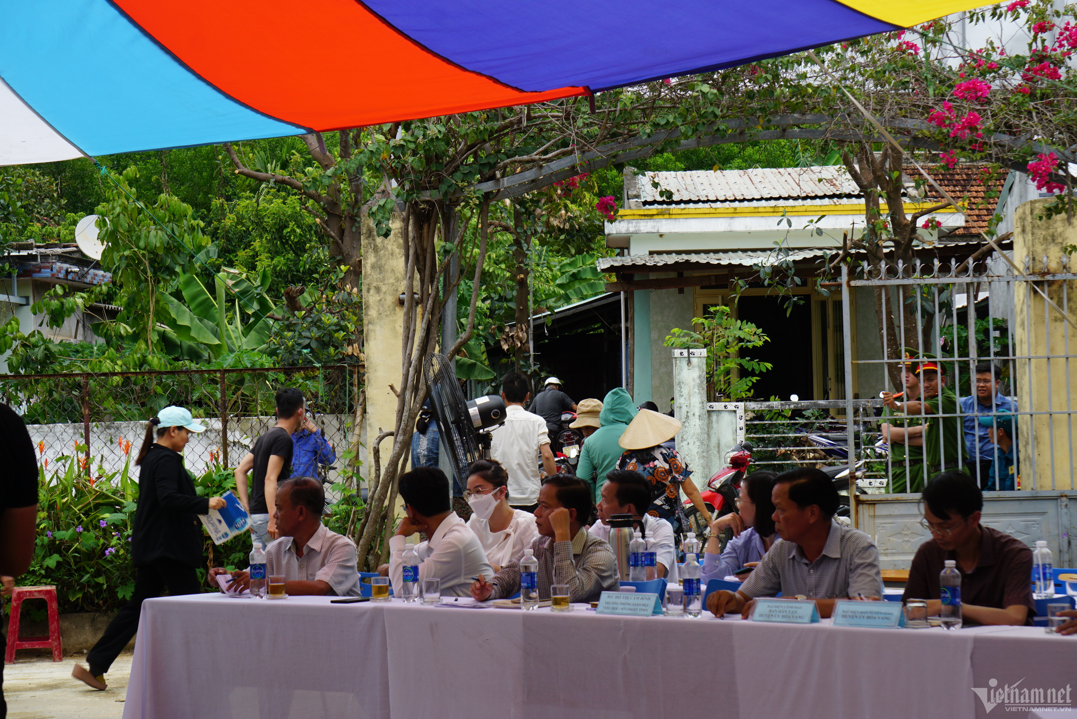 vu hoc sinh o da nang khong duoc cho di hoc hy vong ngay mai tat ca cac em duoc den truong dspl 1 vu hoc sinh o da nang khong duoc cho di hoc hy vong ngay mai tat ca cac em duoc den truong dspl 1