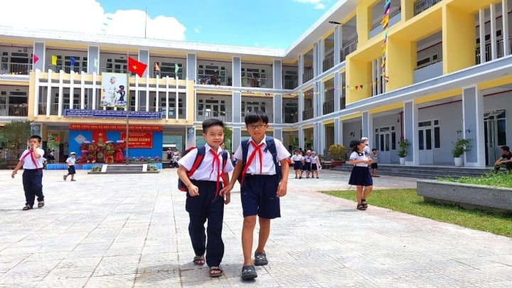 vu hoc sinh o da nang khong duoc cho di hoc hy vong ngay mai tat ca cac em duoc den truong dspl 3 vu hoc sinh o da nang khong duoc cho di hoc hy vong ngay mai tat ca cac em duoc den truong dspl 3