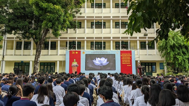 gan 2 000 giao vien hoc sinh truong lien cap khuong ha tuong niem nan nhan vu chay chung cu mini dspl 1 gan 2 000 giao vien hoc sinh truong lien cap khuong ha tuong niem nan nhan vu chay chung cu mini dspl 1