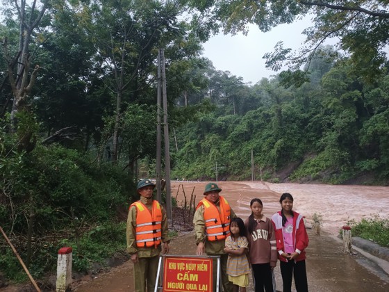 mua lon gay sat lo o quang binh nhieu thon ban va tuyen duong bien gioi bi co lap dspl 3 mua lon gay sat lo o quang binh nhieu thon ban va tuyen duong bien gioi bi co lap dspl 3