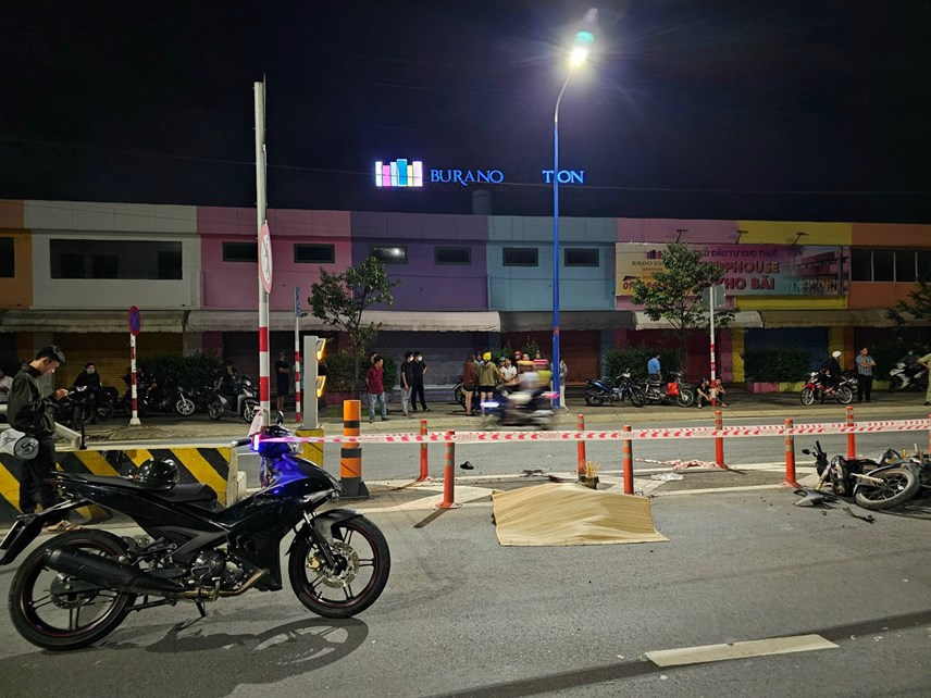hai xe may tong truc dien trong dem 1 nguoi chet camera ghi lai hinh anh vu tai nan dspl 1 hai xe may tong truc dien trong dem 1 nguoi chet camera ghi lai hinh anh vu tai nan dspl 1