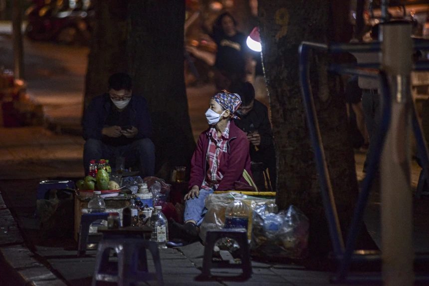 ha noi tro minh trong gio lanh dau mua nguoi dan mac ao ret quang khan ra duong dspl 3 ha noi tro minh trong gio lanh dau mua nguoi dan mac ao ret quang khan ra duong dspl 3