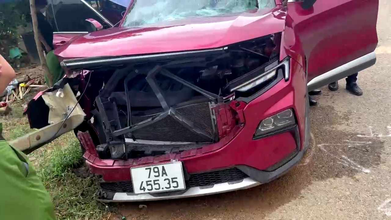 hien truong vu o to lao vao lan can deo phuong hoang 2 nguoi tu vong dspl 4