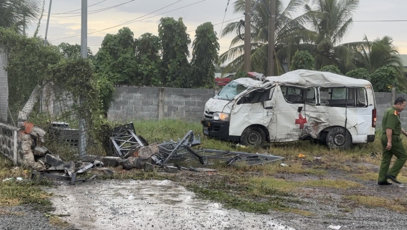 suc khoe 4 nan nhan trong vu tai nan giao thong xe cap cuu lao vao nha dan o binh thuan dspl 1 suc khoe 4 nan nhan trong vu tai nan giao thong xe cap cuu lao vao nha dan o binh thuan dspl 1