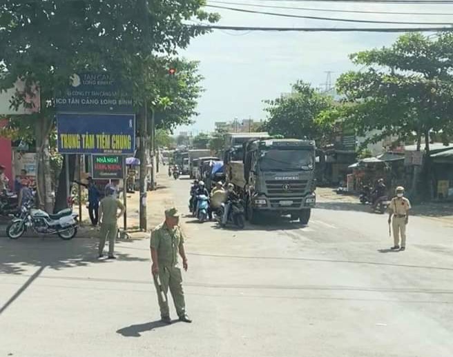 vu va cham voi xe tai 2 hoc sinh thuong vong me khoc ngat ben thi the con trai 8 tuoi dspl 41 vu va cham voi xe tai 2 hoc sinh thuong vong me khoc ngat ben thi the con trai 8 tuoi dspl 41