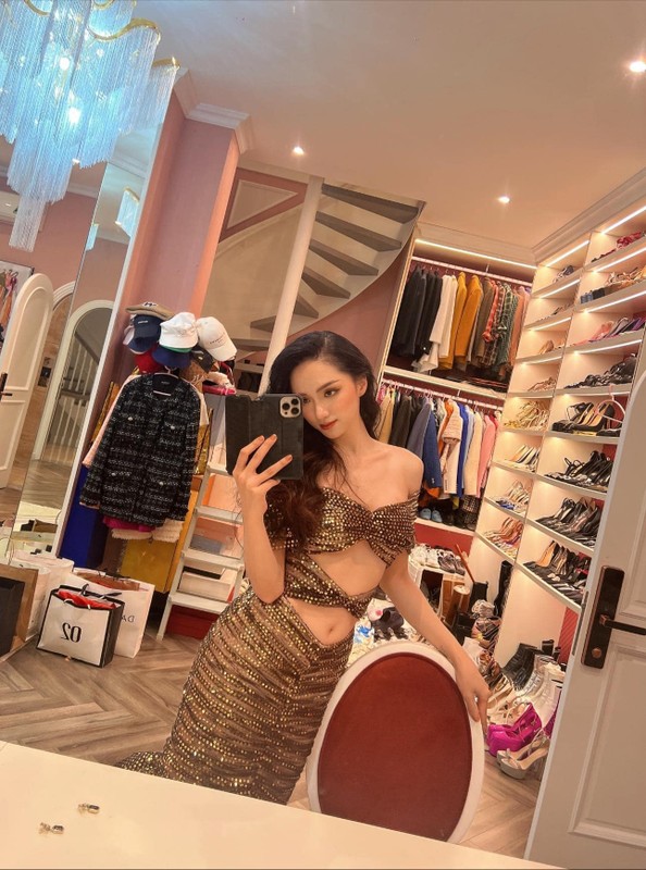 ben trong biet thu sang xin min toa mui tien cua hoa hau huong giang dspl 13 ben trong biet thu sang xin min toa mui tien cua hoa hau huong giang dspl 13