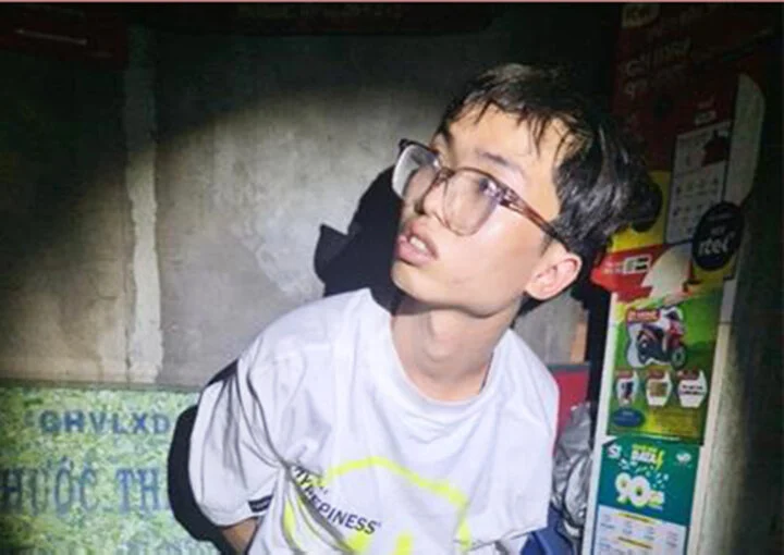 vu cuop tiem vang o tra vinh chu tiem ke lai giay phut doi mat hai ten cuop co sung dspl 4 vu cuop tiem vang o tra vinh chu tiem ke lai giay phut doi mat hai ten cuop co sung dspl 4