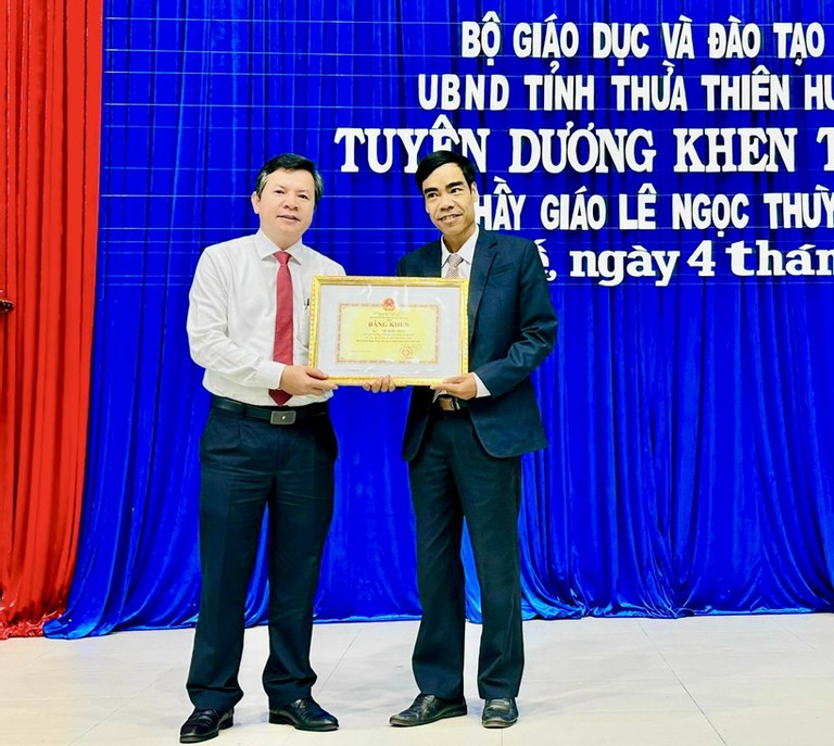 bo gd dt tang bang khen cho thay giao le ngoc thuy dung cam cuu 2 nguoi trong lu tai hue dspl 2