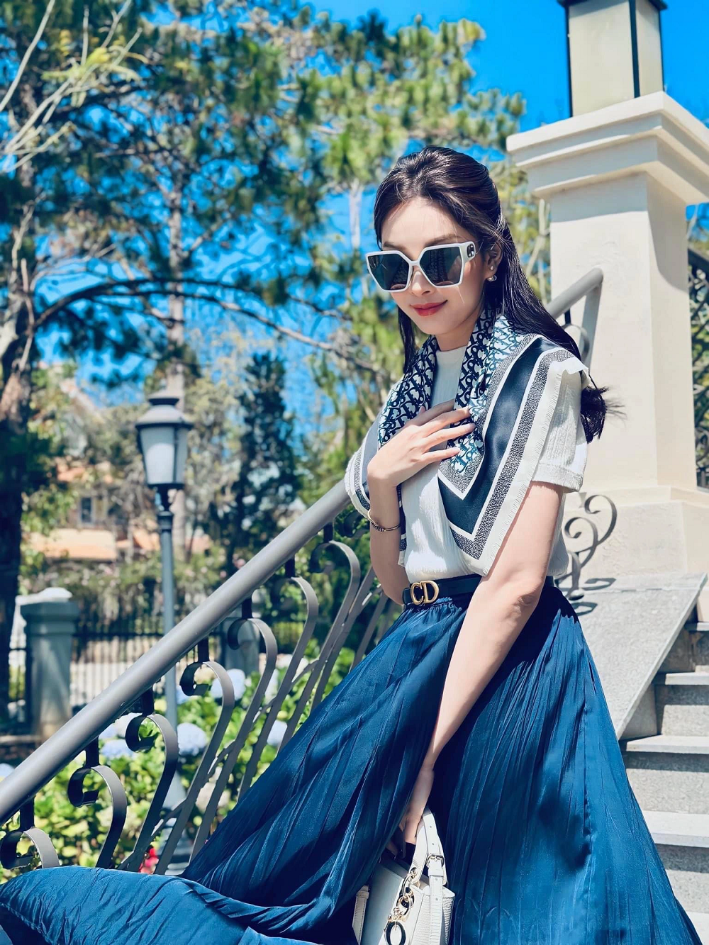 ben trong biet thu be the tam nhin tron thanh pho cua vo chong hoa hau dang thu thao dspl 3