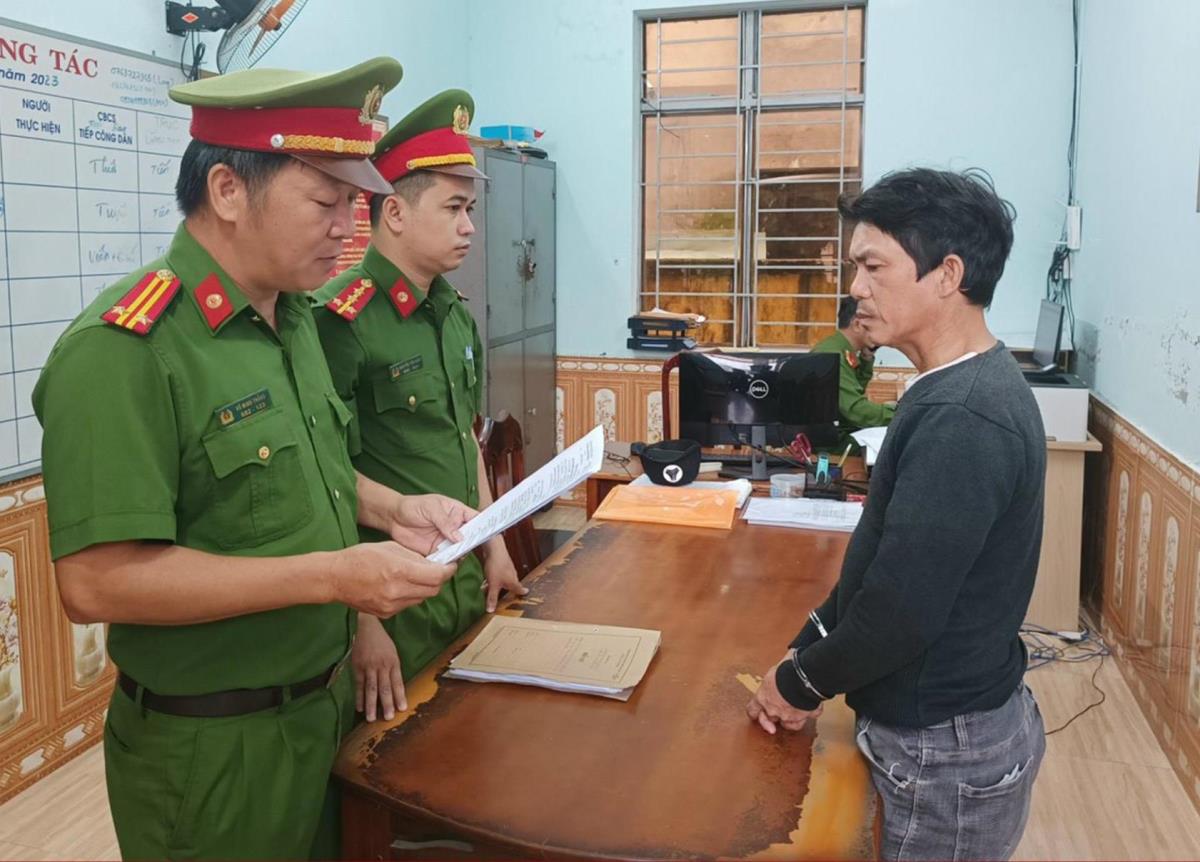 bat tam giam doi tuong khong che tinh cu dua vao nha nghi hiep dam dspl 1