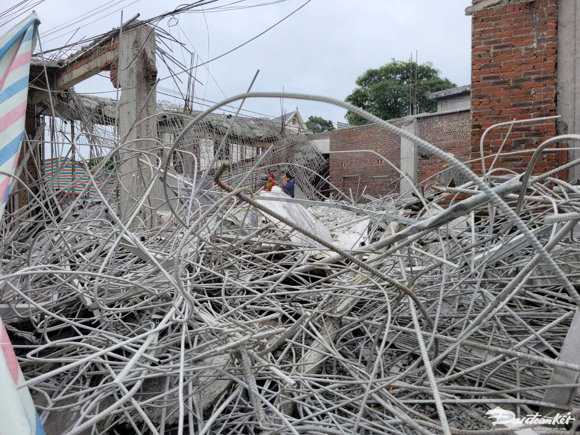 vu sap gian giao 1 nguoi chet o thanh hoa tieng khoc xe long cua 6 me con nan nhan dspl 3 vu sap gian giao 1 nguoi chet o thanh hoa tieng khoc xe long cua 6 me con nan nhan dspl 3