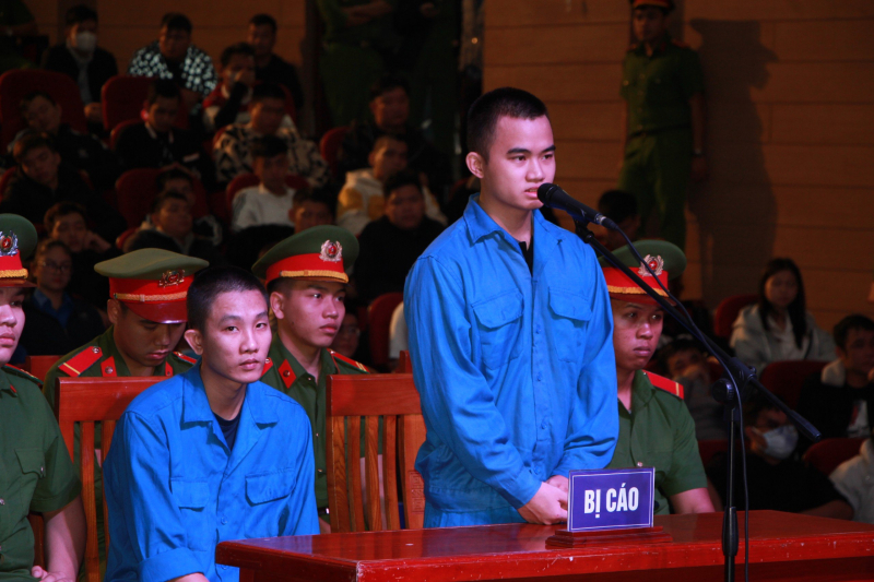 phien xet xu vu cuop ngan hang o da nang xot xa me gia cui gam mat giau cam xuc roi bat khoc dspl 1