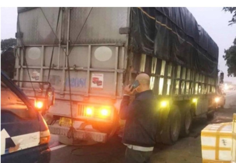 vu 2 be trai tu vong do banh xe tai roi trung tai xe den cong an trinh dien dspl 1 vu 2 be trai tu vong do banh xe tai roi trung tai xe den cong an trinh dien dspl 1