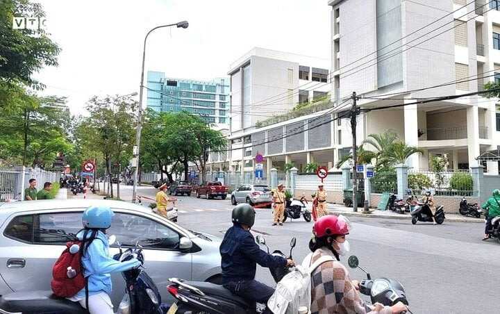 da nang phong toa truong phan chan trinh do co vat the la dat truoc cong dspl 1