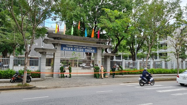 da nang phong toa truong phan chan trinh do co vat the la dat truoc cong dspl 2
