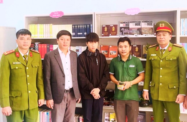 nam sinh tra lai gan 90 trieu dong cho nguoi danh roi la ai dspl 1