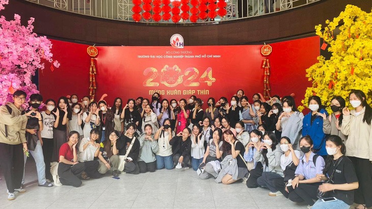 mot truong dai hoc o tp hcm chi 50 ty dong thuong tet giang vien nhan vien dspl 1 mot truong dai hoc o tp hcm chi 50 ty dong thuong tet giang vien nhan vien dspl 1