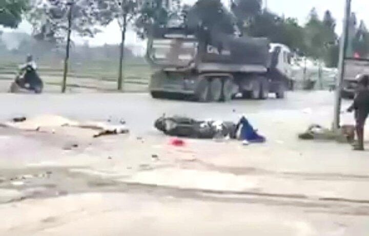 me cho con gai di kham benh bat ngo gap tai nan ca 2 tu vong thuong tam dspl 1