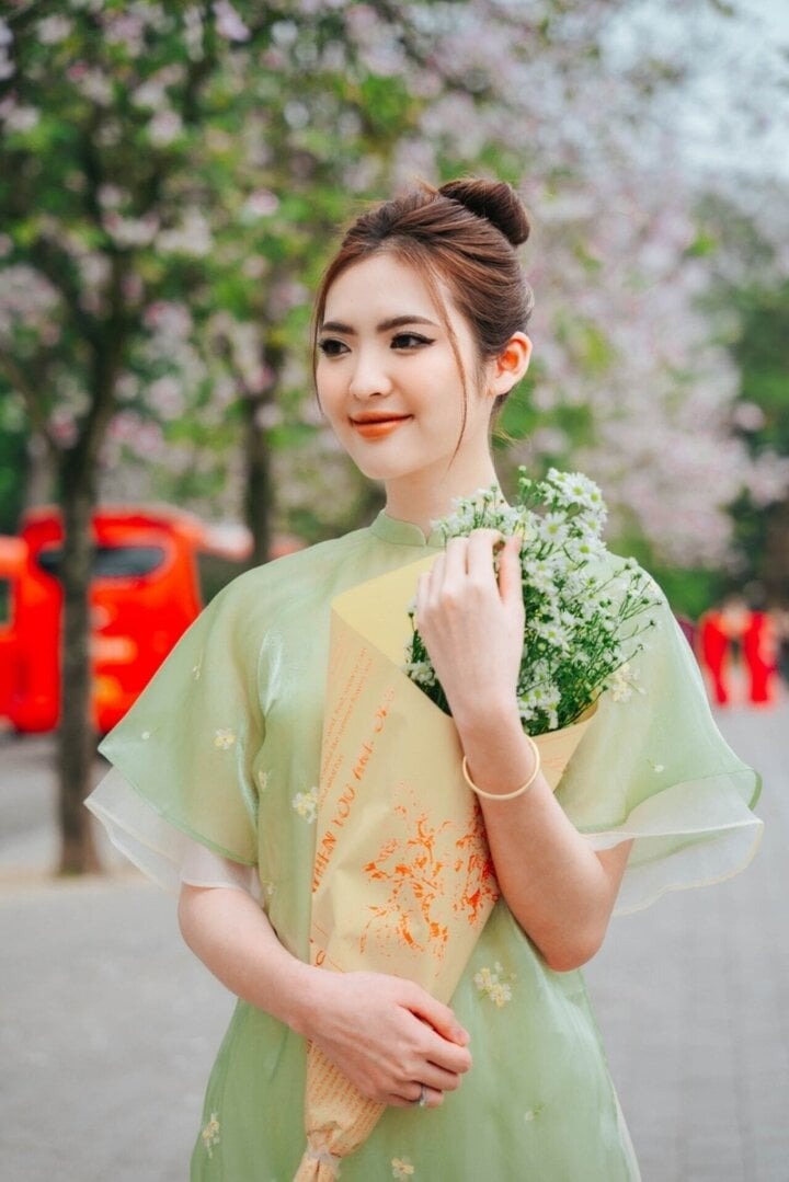 nu sinh khien dan mang ngan ngo khi dien ao dai tinh khoi khoe ve dep trong sang tua tinh dau dspl 1 nu sinh khien dan mang ngan ngo khi dien ao dai tinh khoi khoe ve dep trong sang tua tinh dau dspl 1