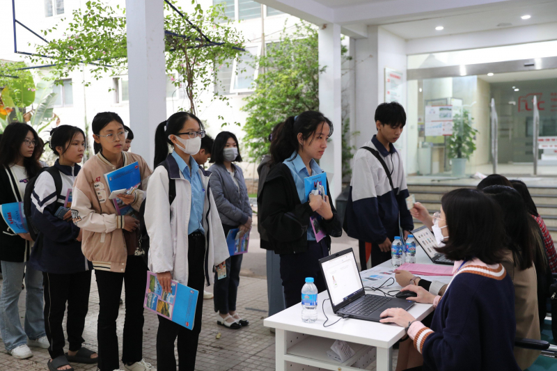 ky thi danh gia nang luc cua dhqg ha noi 2024 cac cau hoi duoc thiet ke theo huong nao dspl 1