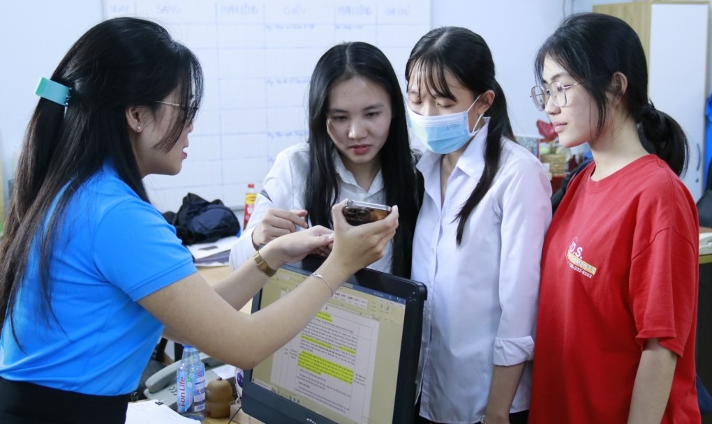 sinh vien tat bat lam them dip can tet nguyen dan can than trong de tranh bi lua dao dspl 3 sinh vien tat bat lam them dip can tet nguyen dan can than trong de tranh bi lua dao dspl 3