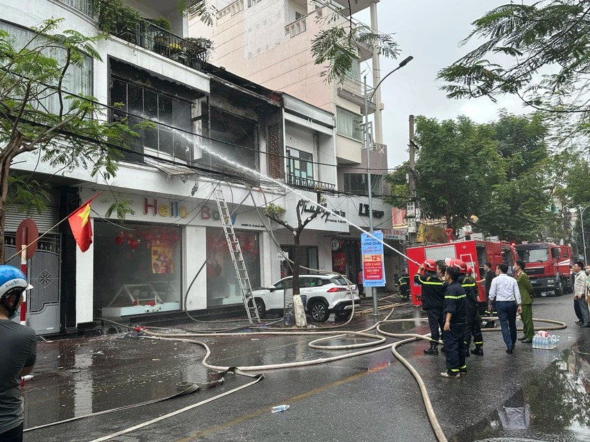 chay nha o hai phong 1 nguoi thoat nan dspl 1 chay nha o hai phong 1 nguoi thoat nan dspl 1