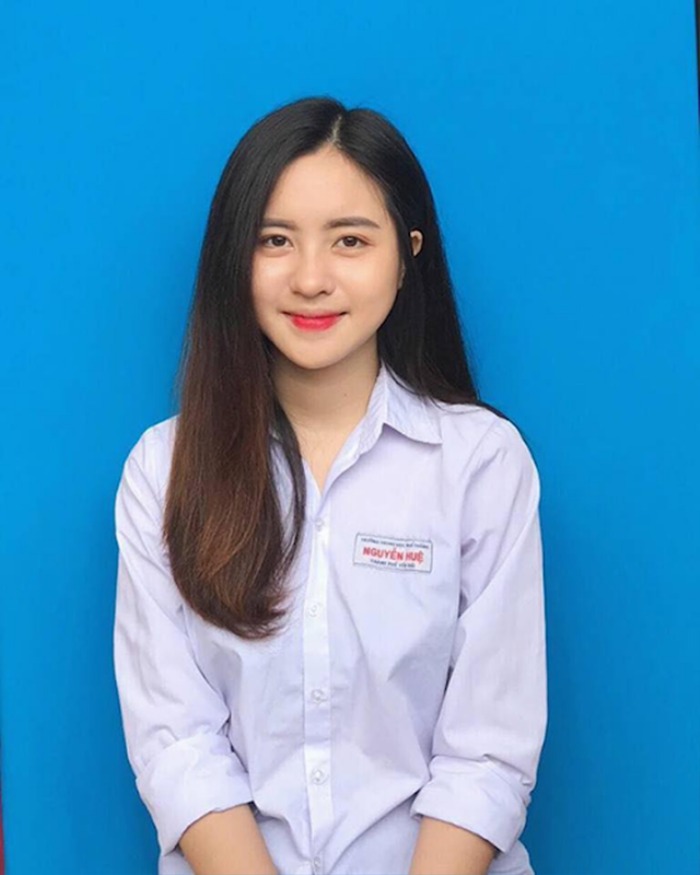 nu sinh khoe anh the van xinh ngat ngay khien bao chang me man dspl 1