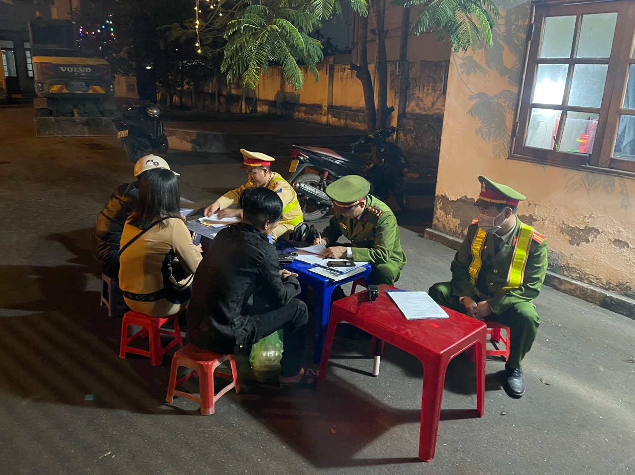 xem xet xu ly hinh su voi nam sinh lop 11 nam tren yen dieu khien xe o hai phong dspl 1 xem xet xu ly hinh su voi nam sinh lop 11 nam tren yen dieu khien xe o hai phong dspl 1