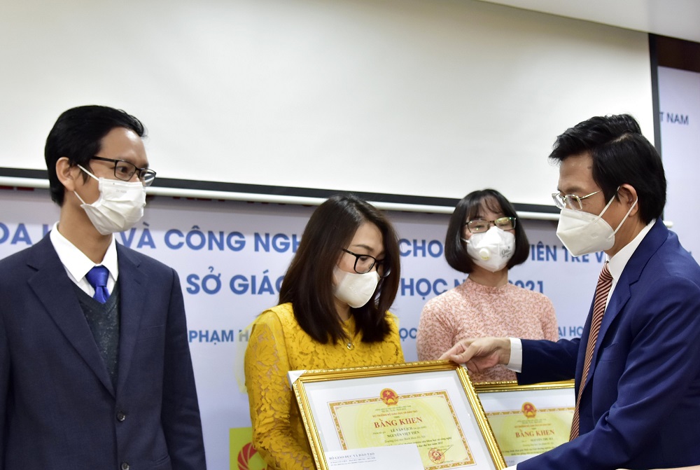 bo gd dt xet tang giai thuong khoa hoc va cong nghe danh cho giang vien tre dspl 1 bo gd dt xet tang giai thuong khoa hoc va cong nghe danh cho giang vien tre dspl 1