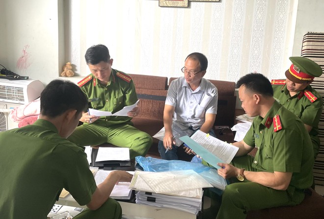 chieu tro chiem doat hon 2 ty dong tien mua dat cua hai doi tuong dspl 1