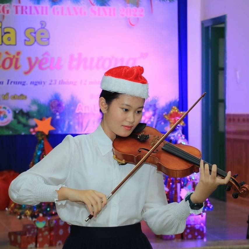 nu sinh nho tuoi nhat trong 20 de cu guong mat tre viet nam tieu bieu 2023 sau thanh tich dang ne la bi mat ngot ngao dspl 2