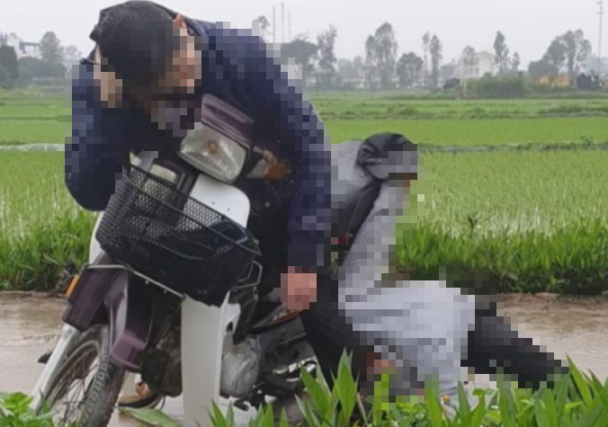 tren duong di ra nghia trang bo da phat hien 2 nguoi dan ong tu vong tu the ngoi tren xe may dspl 1 tren duong di ra nghia trang bo da phat hien 2 nguoi dan ong tu vong tu the ngoi tren xe may dspl 1