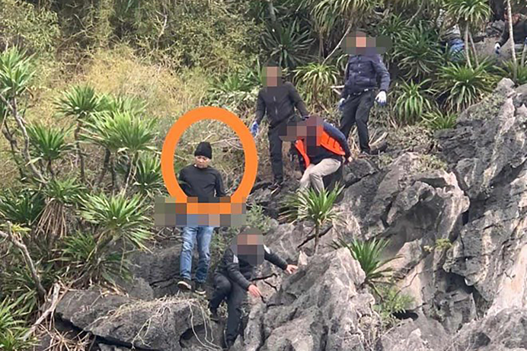 dieu tra an mang trong quan bar o mong cai nghi pham bi bat khi tron tren nui da dspl 1