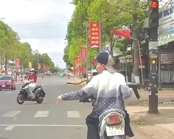 ket qua xac minh clip 2 thieu nien xach sung ak vi vu tren duong pho dspl 1 ket qua xac minh clip 2 thieu nien xach sung ak vi vu tren duong pho dspl 1