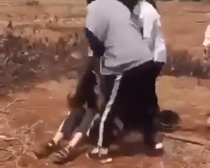 he lo nguyen nhan nu sinh lop 9 bi ban giat toc dung chan dap vao dau va mat dspl 2 he lo nguyen nhan nu sinh lop 9 bi ban giat toc dung chan dap vao dau va mat dspl 2